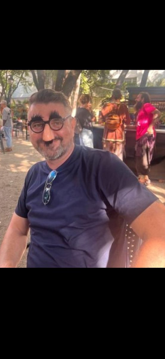 MaxZeus3's tweet photo. @SergeCostab @alexiguardian @zarahussain999 I know. I mean how can i possibly match your totally original comical wit and intelligence: https://t.co/Nks5XTLWQD