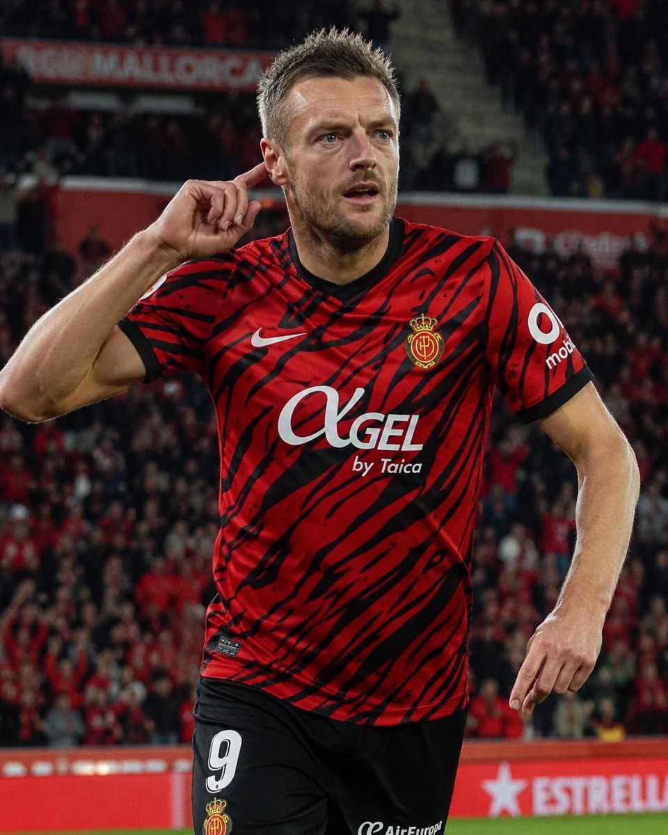 BenanFutbol's tweet photo. 🚨⚠️ATENCIÓN | Jamie Vardy🏴󠁧󠁢󠁥󠁮󠁧󠁿abandona el Cremonese. Interesa al #RCDMALLORCA Como agente Libre.
A sus 39 años aún no quiere colgar las Botas⚽️ https://t.co/XVM7n4KeUb