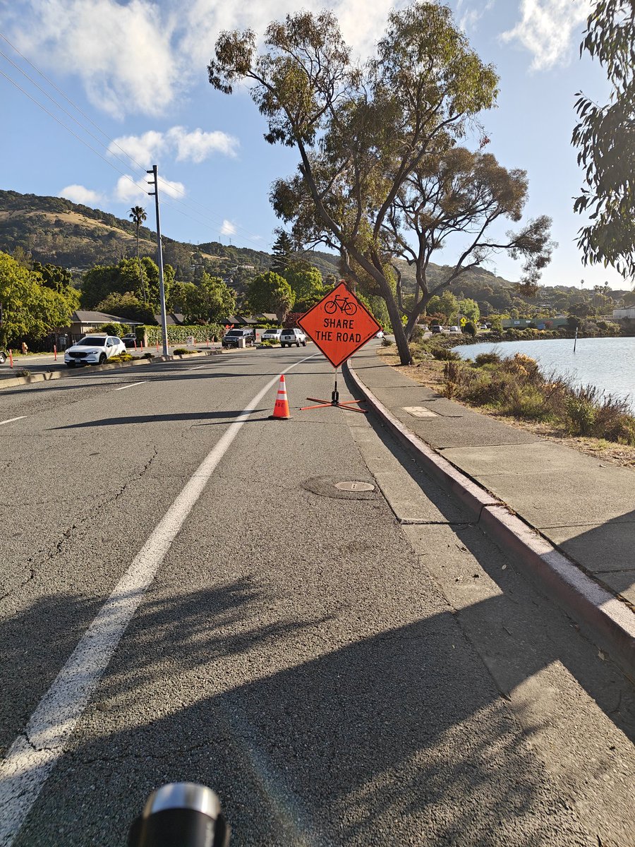 pinkynicky64's tweet photo. how to trigger a cyclist 101 #bikerage https://t.co/uXoGYhmUx1