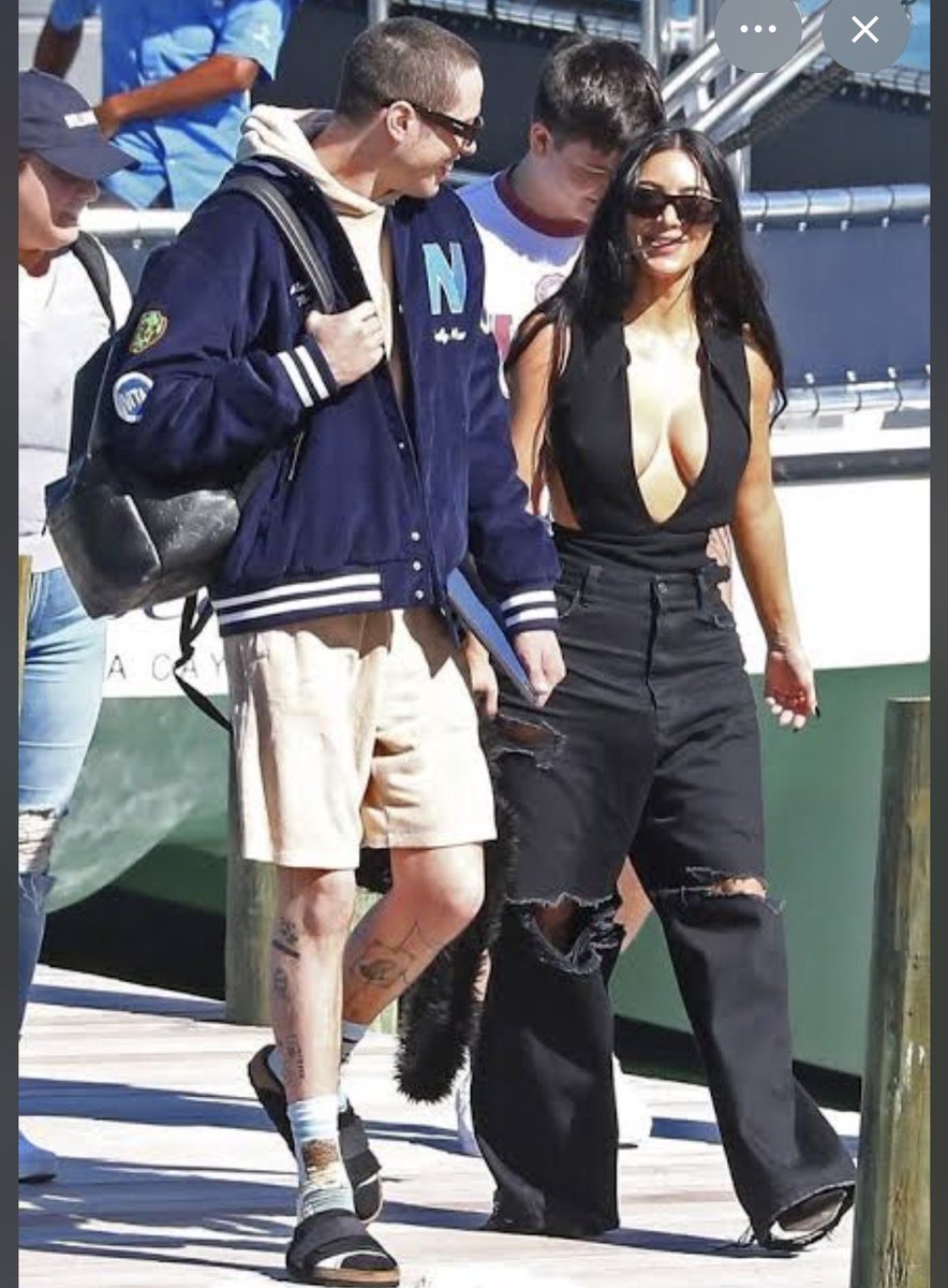 freakin_snow's tweet photo. Pete Davidson said in a recent interview that during the time he was dating Kim Kardarshian after she broke up with Ye, that Ye offered him  $500k to break up with Kim. He said he refused the offer cos Kim was paying him $100k monthly.

He revealed that his relationship with Kim was just a stunt to get back at Ye and it worked perfectly cos Ye hated him.  He said Kim was the best pvssy he ever had