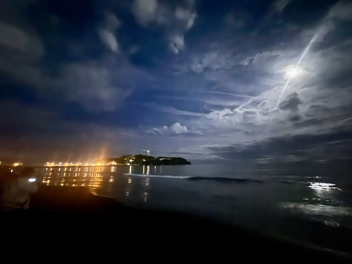 bishop20100210's tweet photo. 夜光虫観測に 片瀬西浜へ深夜ドライブ〜♪  昨日は良く観れたらしいけど今夜は.…🤔  #夜光虫 https://t.co/QsMda4hqQU