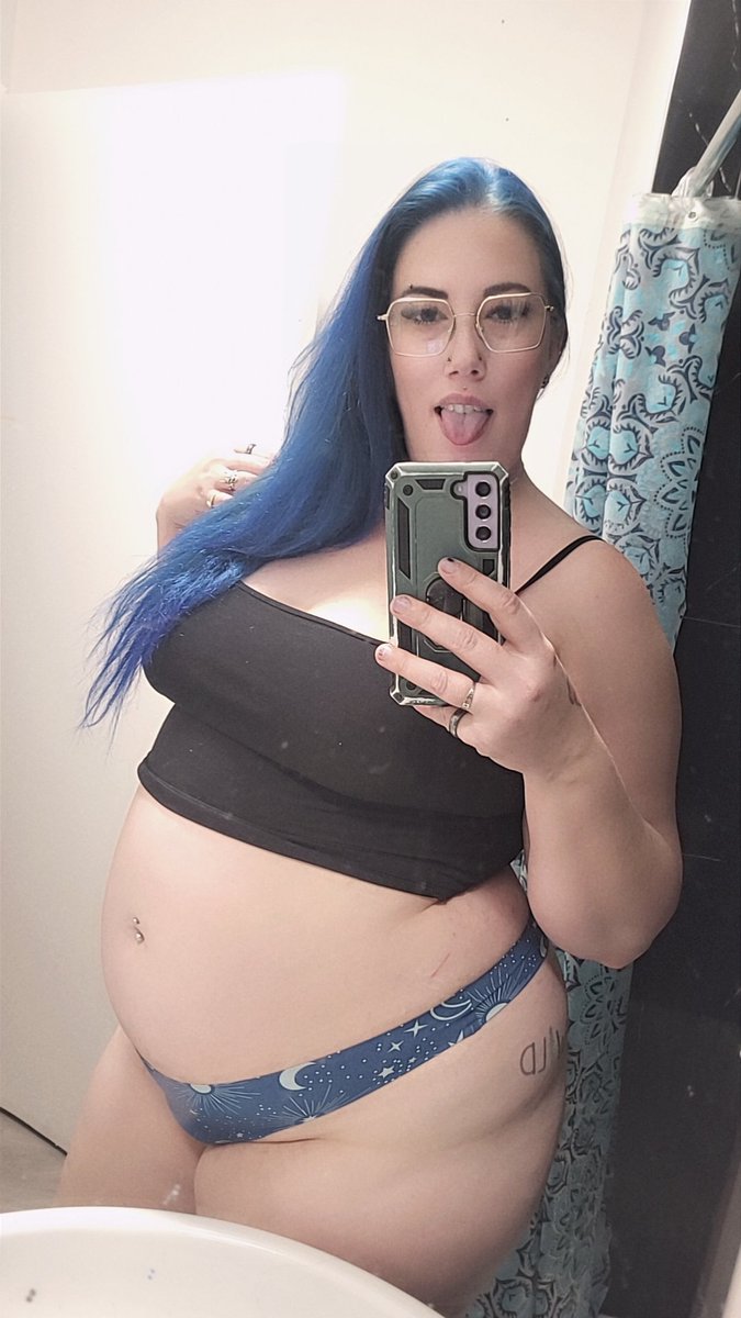 ThicknDesirable's tweet photo. You guys notice the difference?? 
36 pounds down babyyyyyy 💪🏻💪🏻 
I have begun a journey of trying to be healthier ; mind and body! 

Again idk if anyone is seeing my posts cause I got flagged but im still here and trying so interact if you see me? 👀🫶🏻 https://t.co/EyDYgPk55f
