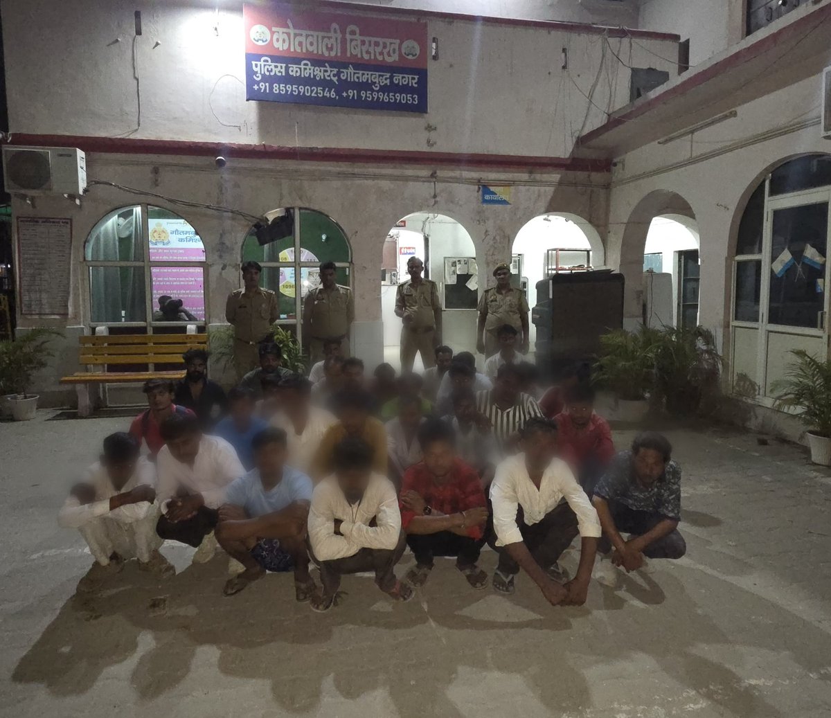 DCPCentralNoida's tweet photo. .@DCPCentralNoida के निर्देशन में थाना बिसरख पुलिस द्वारा खुले/सार्वजनिक स्थान पर शराब पीने वाले व्यक्तियों के विरुद्ध अभियान चलाकर 35 व्यक्तियों के विरुद्ध धारा 292 बीएनएस के अंतर्गत कार्रवाई की गई। https://t.co/KqowwmUEQA