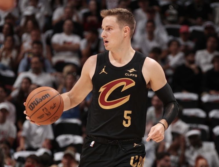 BGNHoops's tweet photo. Sam Merrill shot 42.1% from 3 during the regular season. He shot 28.6% from 3 in the ECF. 

Fraud. https://t.co/owIeRYIJil