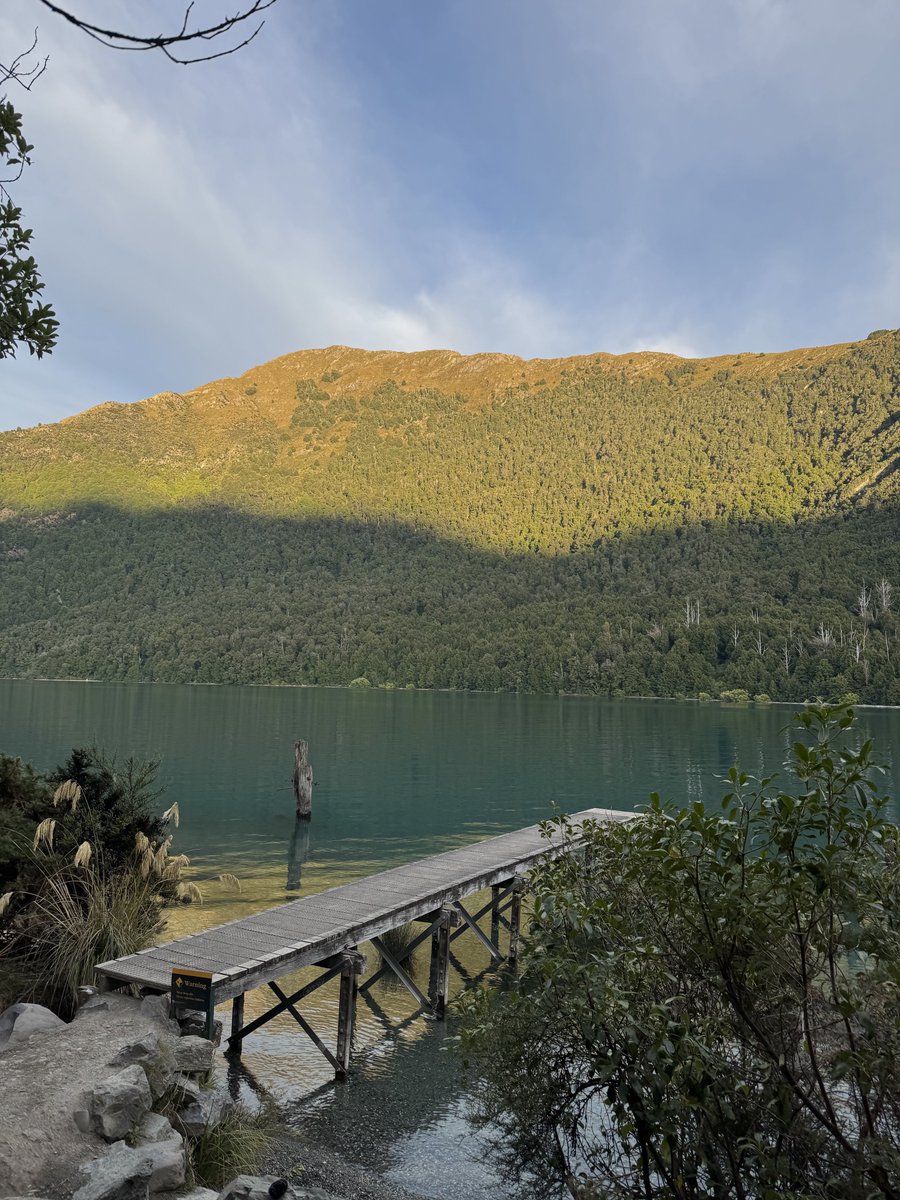 glowskinsoon's tweet photo. foto ngasal dan random stop dimana aja tapi kamu di new zealand.

depan balkon tbtb dpt aurora juga bisa. https://t.co/knX4DpeoLy