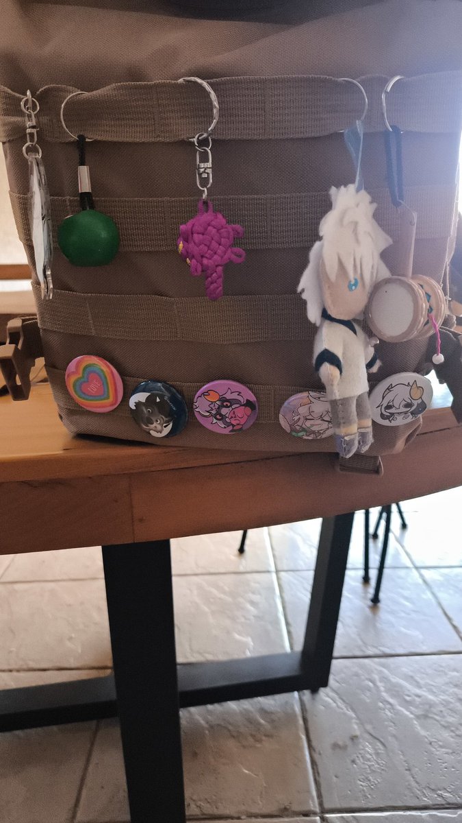 G_Leviathan's tweet photo. Chegou meus bottons do @dokebu UwU https://t.co/xqw6uB1Znk