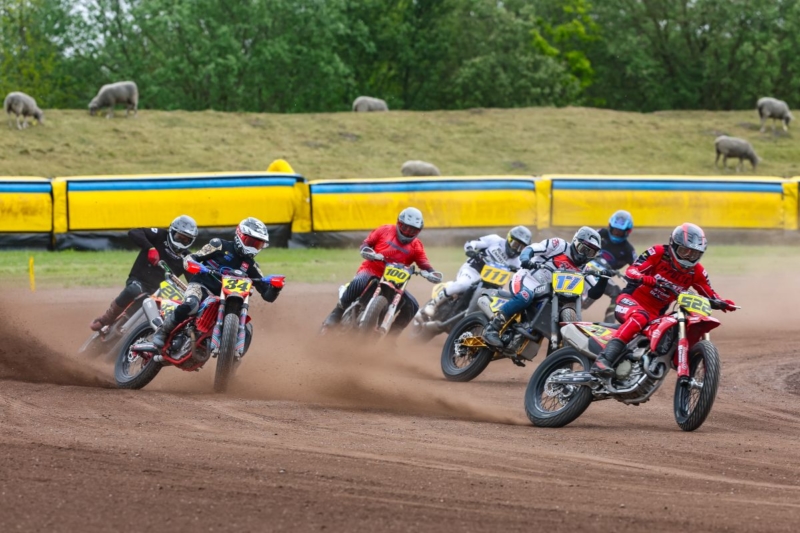 FIM_live's tweet photo. 👏 Ashton Boughen (VRX Dirt Store Ducati) leads 2026 FIM Flat Track World Championship into round two
Read more ➡️ https://t.co/tCDQDXwhBm
#FIM | #FIMflatTrack https://t.co/sFwqxNeOJK
