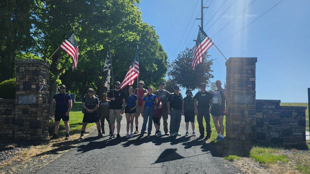 PullmanPolice's tweet photo. Chief Breshears, Commander Harris, and @City_of_Pullman Councilmember Nathan Weller were proud to participate in Ruck for the Fallen's Memorial Day Ruck, in recognition of our nation's heroes.  

#PullmanProud #RuckForTheFallen https://t.co/Qq7BQPZAae