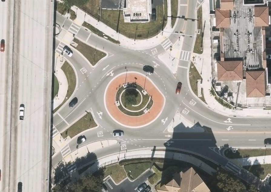 CompletedStreet's tweet photo. A new roundabout in Downtown Miami (SW 13th St and SW 3rd Ave). Center island is too small. Not enough horizontal deflection at entrances. Traffic still speeds.

Probably one of the worst roundabouts I've ever seen. https://t.co/lUBFXYjn0d