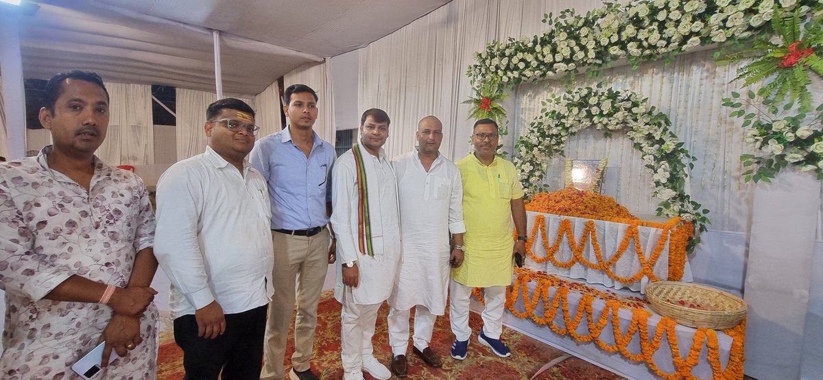 krishkumarMUZ's tweet photo. आज मुजफ्फरपुर के शिवदासपुर कटरा में जनता दल यूनाइटेड के वरिष्ठ नेता श्री विद्यानंद सिंह जी की पूज्य माताजी एवं श्री अभिषेक सिंह जी की दादी माँ के श्राद्धकर्म में सम्मिलित होकर दिवंगत पुण्यात्मा को श्रद्धासुमन अर्पित किया। https://t.co/yM5wVx5ykR