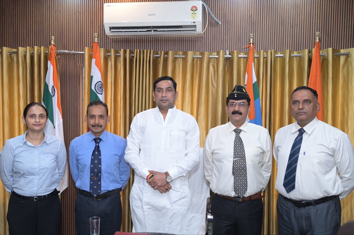 AtulKummarr's tweet photo. Meaningful discussions, insightful deliberations, and a shared commitment towards service, welfare, and institutional excellence marked the day.

Had the privilege of interacting with Dr. Somendra Tomar, Hon’ble Minister of State (Independent Charge), Uttar Pradesh and discussing a wide spectrum of issues concerning welfare, rehabilitation, and future-oriented initiatives impacting more than five lakh veterans and their families across the state.

Deeply encouraged by the Hon’ble Minister’s clarity of vision, enthusiasm, and proactive approach towards strengthening welfare mechanisms and creating greater opportunities, dignity, and support structures for the Ex-Servicemen fraternity. The commitment and energy reflected during the interactions inspire confidence that the path ahead will be marked by renewed purpose and meaningful progress.

@KSBSectt @myogioffice @DrSomendraToma1 @sainikkalyanup @UPGovt @SpokespersonMoD @adgpi @GovernorofUp @DIAV20 @secyesw @SethSanjayMP