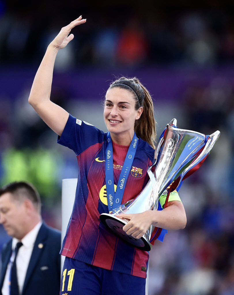 BarcaFRNews's tweet photo. Alexia Putellas annonce son départ du FC Barcelone après 14 saisons au sein de son club de cœur. La capitaine du Barça Femení s’en va avec…

571 matchs 🏟️
230 buts ⚽️
x10 Liga 🏆
x4 Champions League 🏆
x10 Copa de la Reina 🏆
x6 Supercoupe 🏆
x2 Ballon d’Or 🥇

A jamais dans l’histoire. LÉGENDE 💙❤️