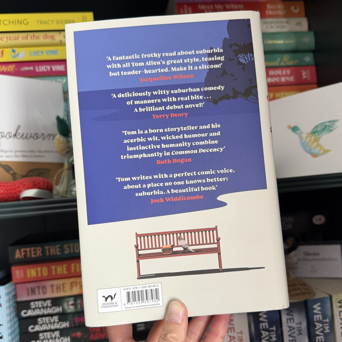 shonaholmes23's tweet photo. 📚📮#BookPost📚📮
A beautiful surprise wrapped parcel revealed a copy of #CommonDecency by @tomallencomedy which sounds like a very comical read indeed - apt for a comedian!🤭
Huge thanks to @AlainnaGeorgiou & Charlea @HodderFiction for sending 📖
#BookTwitter #Bookblogger https://t.co/uIdSeyjZaJ