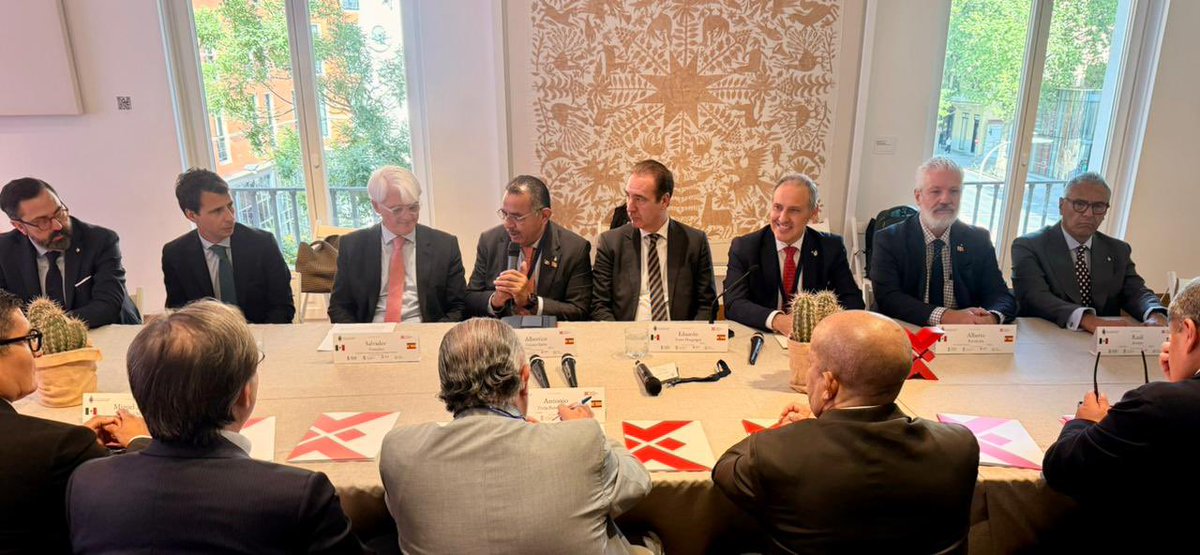 INCAM_Abogados's tweet photo. Con gran éxito concluyó el Encuentro entre Abogados Mexicanos y Españoles en la Casa de México en España, fortaleciendo la colaboración jurídica internacional y el intercambio de experiencias entre especialistas de ambos países. ⚖️✨

#Abogados #México #España #Derecho #EncuentroJurídico #CasaDeMéxico #AbogadosMexicanos #AbogadosEspañoles #RelacionesInternacionales #INCAM #NetworkingJurídico

@casademexicoesp 
@AlberticoGS 
@incamoccidente 
@incamnoreste