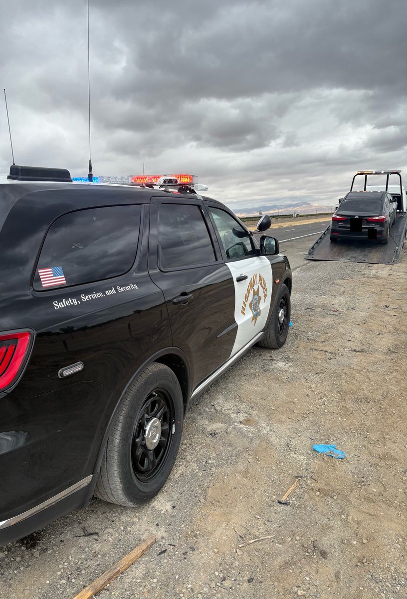 ChpCoalinga's tweet photo. CHP Coalinga officers arrested a driver on I-5 after locating approximately 4 kilograms of suspected fentanyl and a loaded Glock 23 during an enforcement stop through Kings and Fresno County.

The suspected fentanyl was turned over to Fresno HIIT. Estimated street value: $400,000 https://t.co/xjzT7hfENc