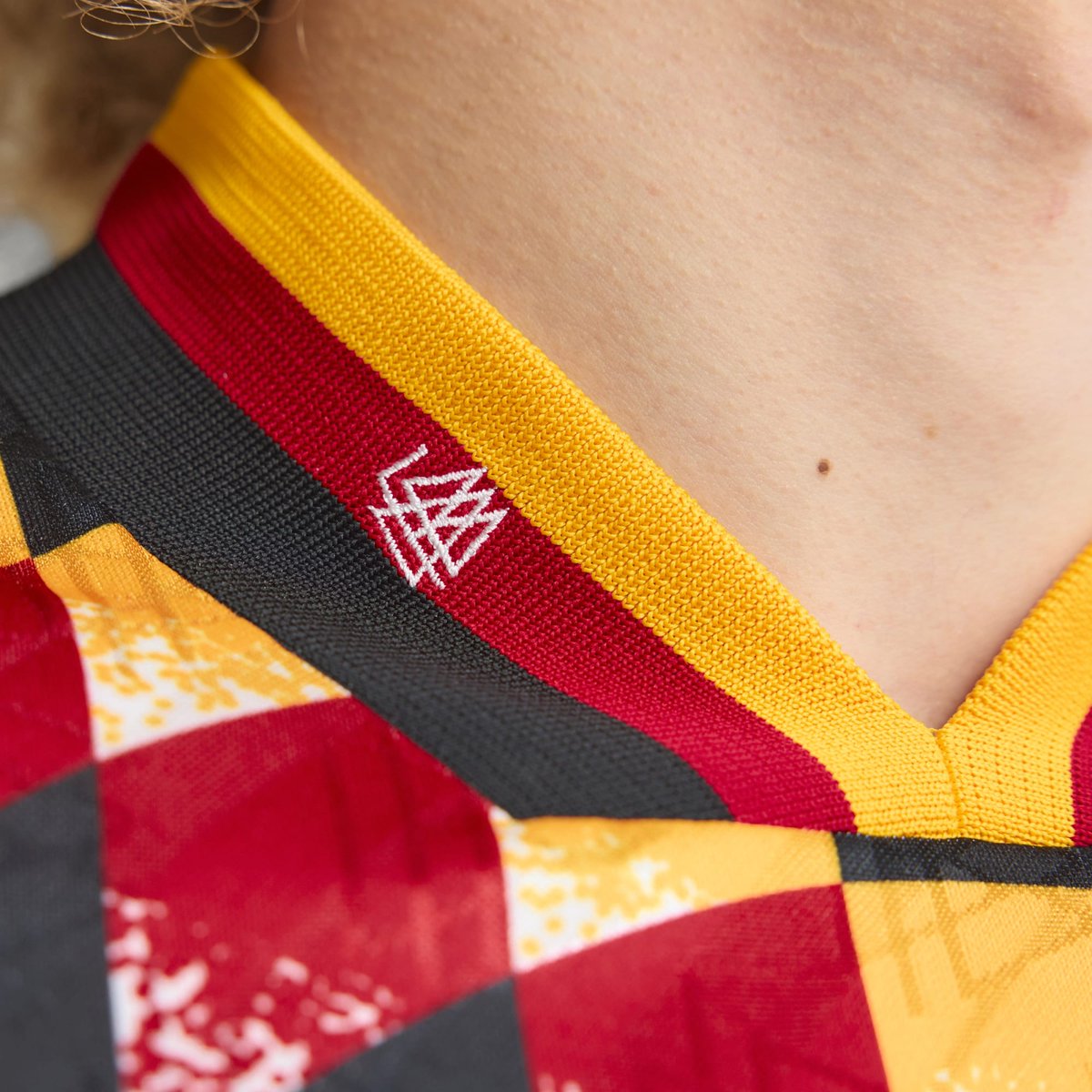 footballshirt's tweet photo. Adidas has reissued the Germany 1994 Home Jersey, returning the white home shirt worn by the National team during the 1994 World Cup in the USA.

Read more: https://t.co/fmxW3X3Mrr

#DFB| Football Shirt Culture | Soccer Jersey | Camiseta de Futbol https://t.co/nmyx2wukD9