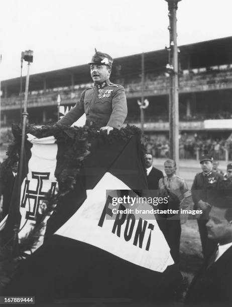 gasparbrazilian's tweet photo. Governos católicos de verdade são como Francisco Franco, Salazar, Engelbert Dollfuss foram. 

Um verdadeiro católico despreza a democracia e apoia o corporativismo. https://t.co/8cWofJOZ7A