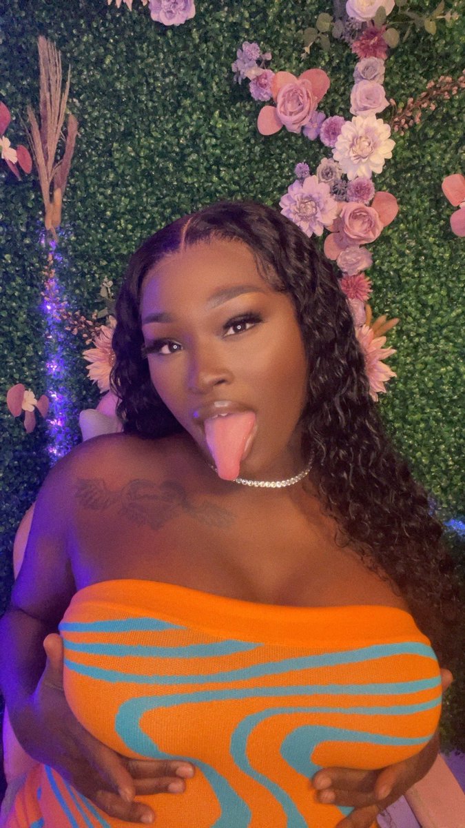 queenkokokissez's tweet photo. Teasing your baby daddy!!!! 
He love it here 😈🍆😝

https://t.co/tYsRGSJm2f https://t.co/2HLTawtzTn