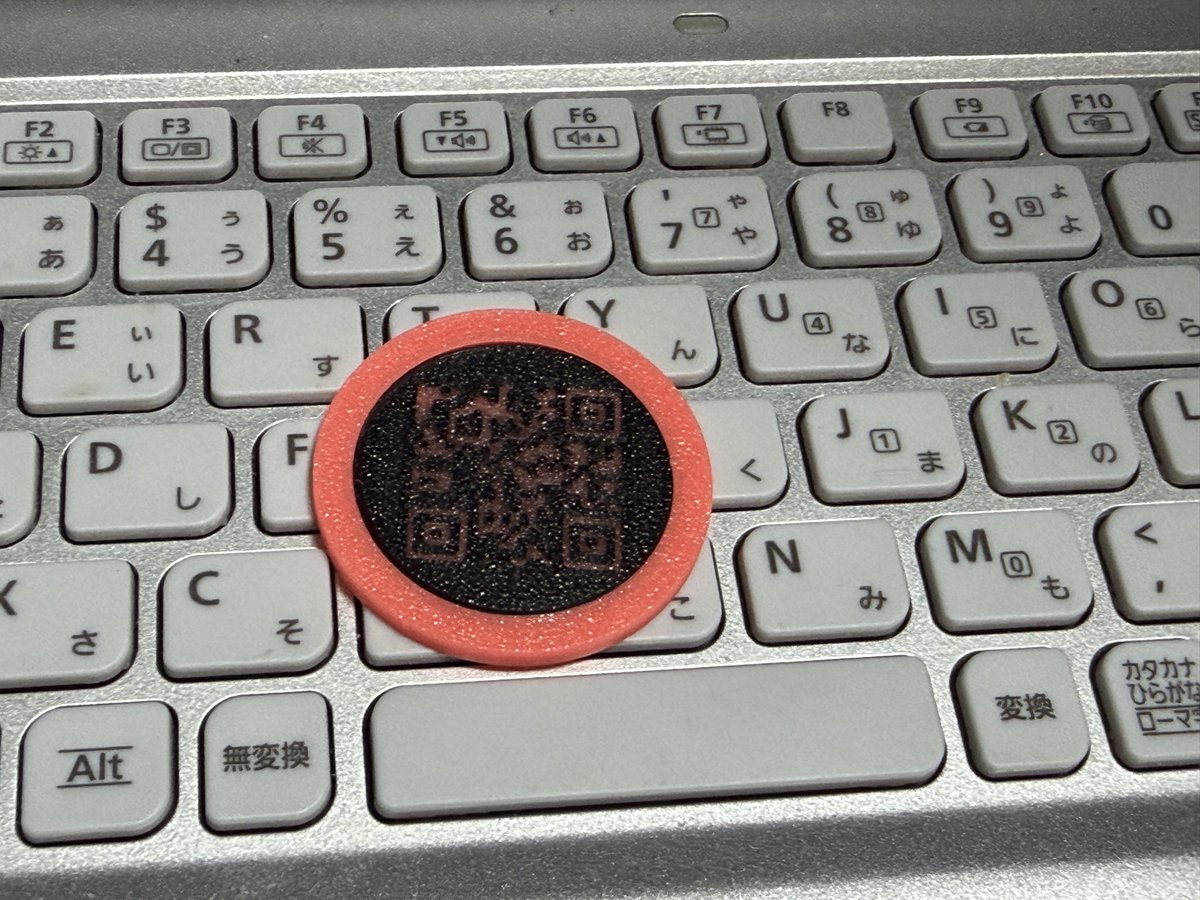 DNF_Lab's tweet photo. JRRFに向けて、半年くらいぶりに出力したけど、なぜかQRが読めず…

しょうがないので、作り直してみたら、
・SVGの段階なら読める
・Tinkerでインポートすると読めない
問題が発生。

むぅ…（困） https://t.co/3K02kYJGlM