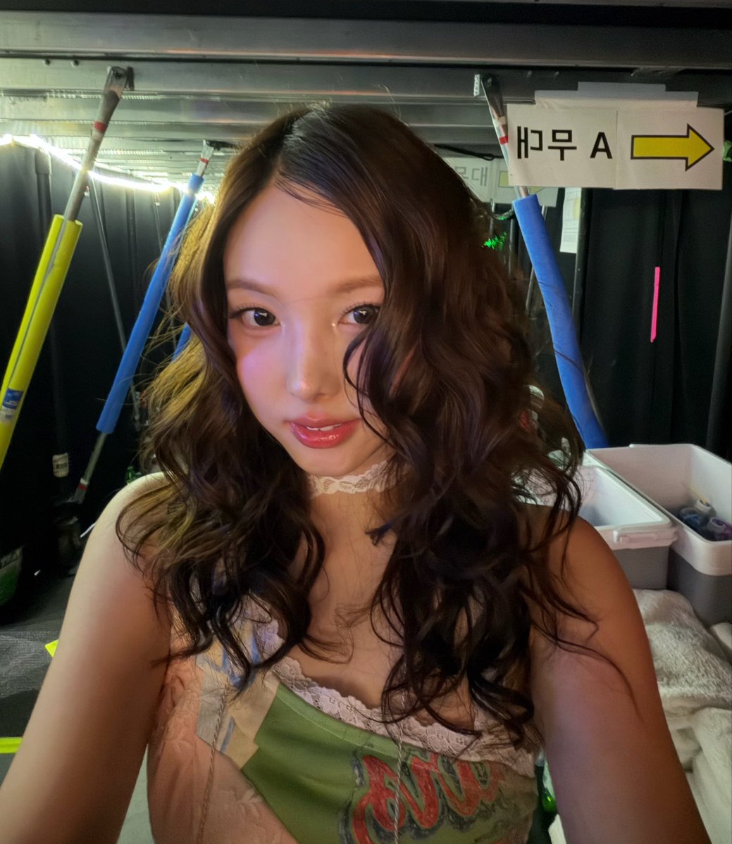 nayeon tweet media