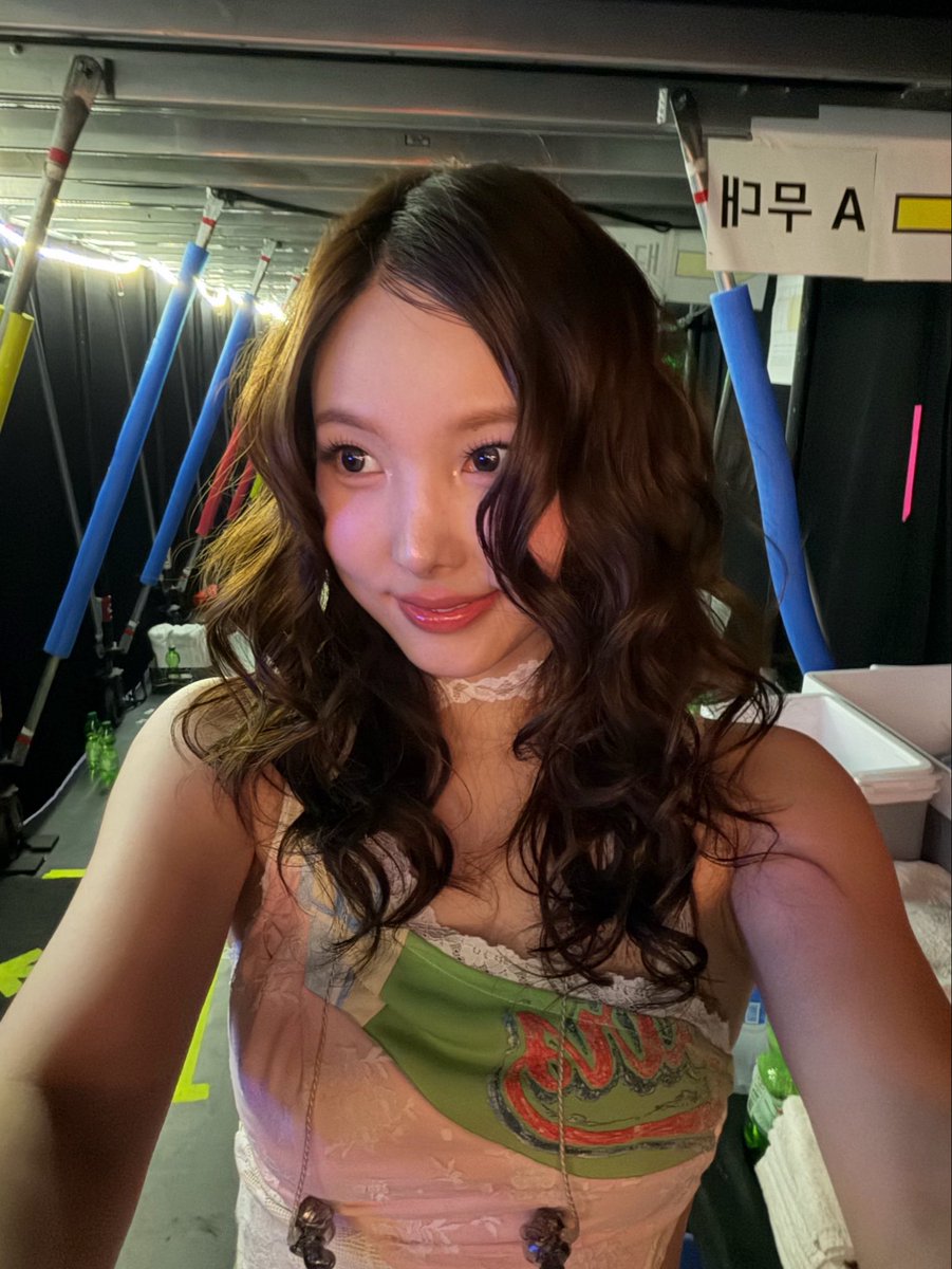 nayeon tweet media