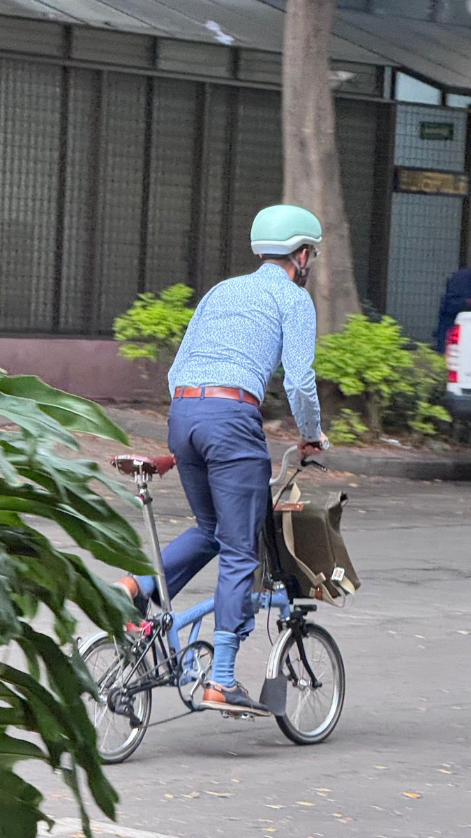 pavelunes's tweet photo. Toda la ciudad. De veras, toda la ciudad, en bicicleta, cómo no. Que nadie les diga que no se puede. https://t.co/JtmzAfegq7