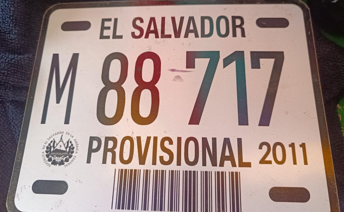 astraypilgrimx's tweet photo. Buenas tardes encontré esta placa botada por el Hospital de maternidad talvez aquí aparece el dueño https://t.co/dZC2GiO51x
