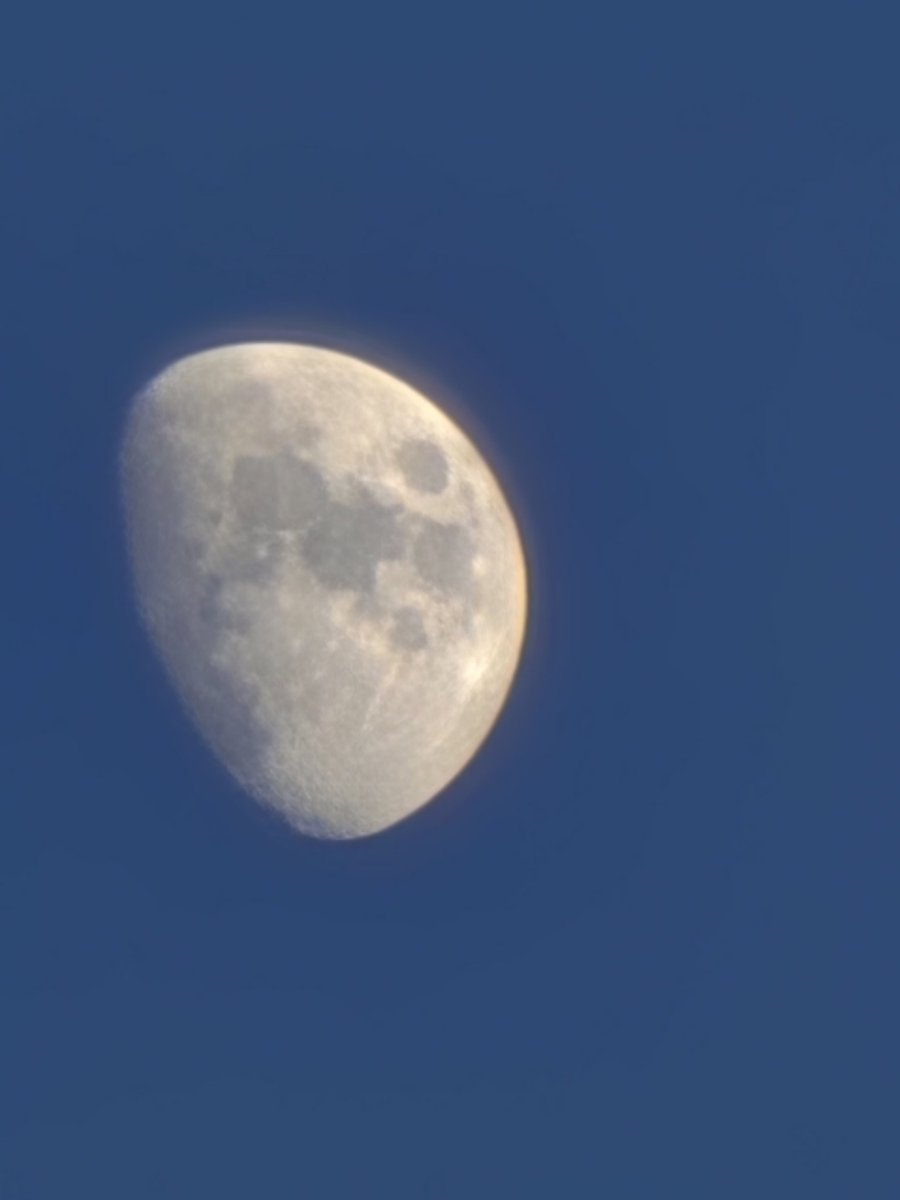 HittHeather's tweet photo. The awesome moon last evening https://t.co/hOsEsnQK35