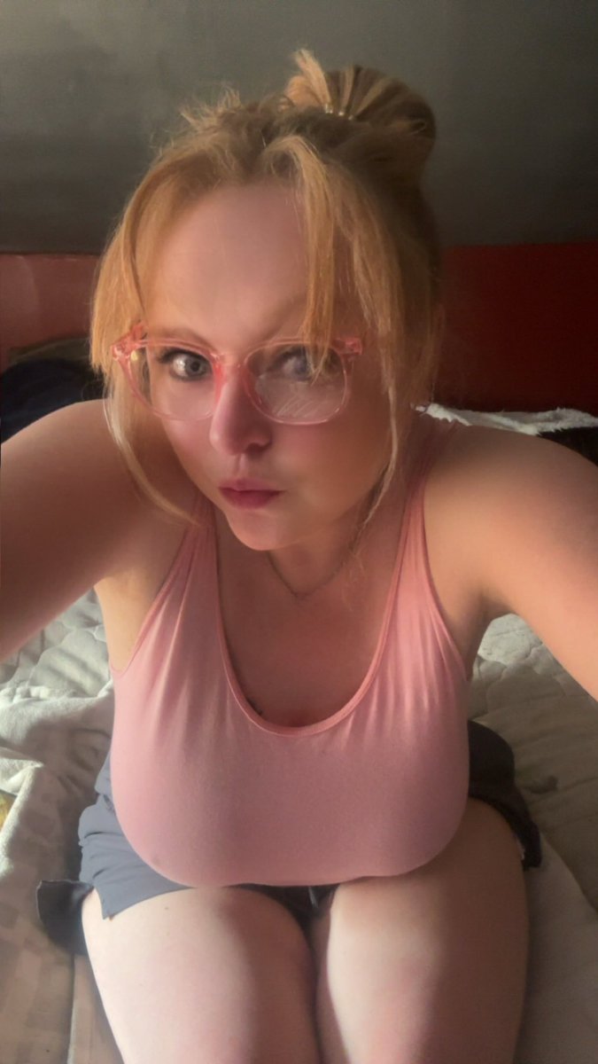 Kellalena tweet media