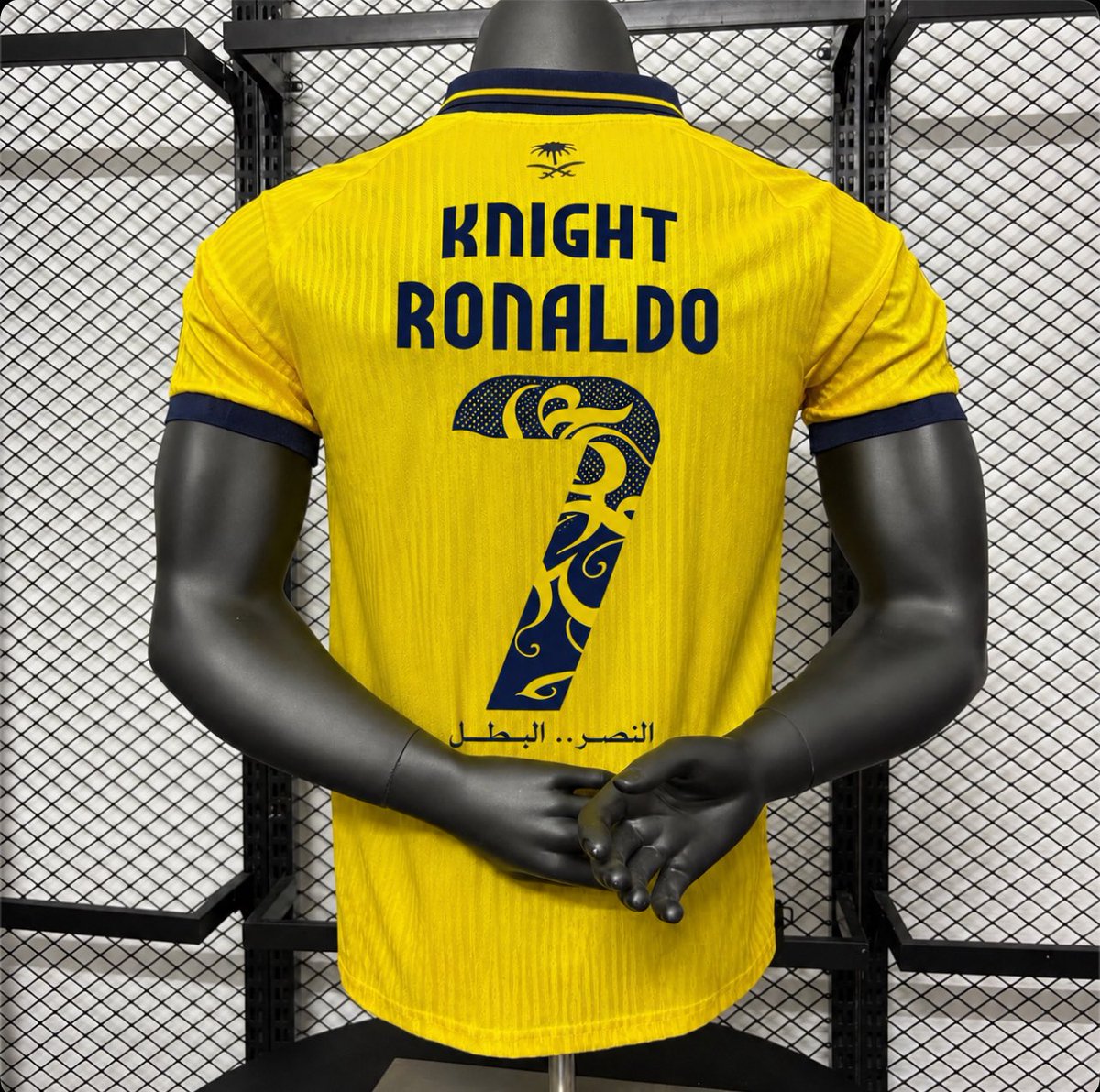 iiAssist's tweet photo. 🚨 تم إضافة عبارة : 

KNIGHT RONALDO .. النصر البطل 🏆✅

والطباعه بتكون اختياري و بسعر رمزي 💙💛 ! 

حالياً الكمية محدوده جدا 👌🏽
والشحن يأخذ 7 ايام ✈️ 

https://t.co/NKkFr3qLcS https://t.co/dGM3VwNS8F