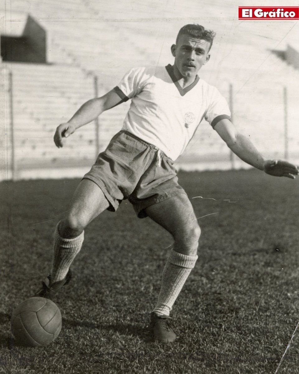 elgraficoweb's tweet photo. 🔙 Un día como hoy de 1946, Alfredo Di Stéfano convertía los dos primeros goles de su legendaria carrera.

🎈 Con la camiseta de Huracán, en el viejo Gasómetro, la Saeta Rubia se despachó con un doblete en el triunfo 3-1 frente a Estudiantes.

🗣️ "Fue magnífico el segundo gol de Huracán logrado por Di Stéfano, que colocó la pelota en un ángulo bajo lejos del alcance del arquero de Estudiantes de La Plata. Poco después el mismo forward marcó el tanto del globito, team éste que se impuso por 3 a 1", detalló la crónica de El Gráfico, como siempre presente en la historia del deporte mundial.