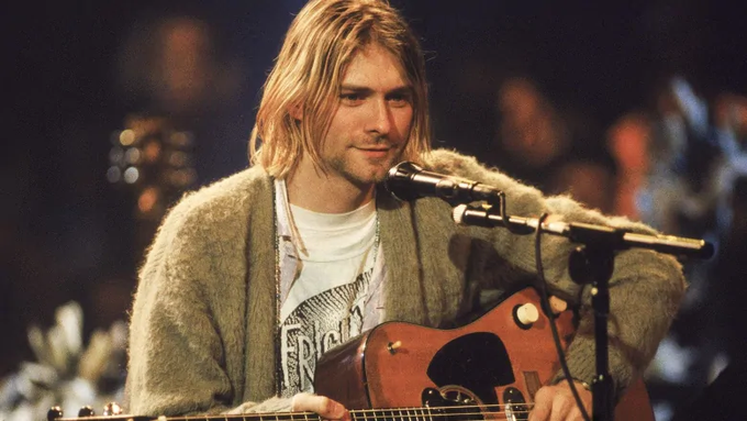 TheExtremeMusi1's tweet photo. David Bowie's "The Man Who Sold the World" went relatively unnoticed upon initial release in 1970. It wasn't until Nirvana's performance of the song in 1993 for the television programme MTV Unplugged, that the song was introduced to a new audience, and became popular. https://t.co/WR2I1R63Oy
