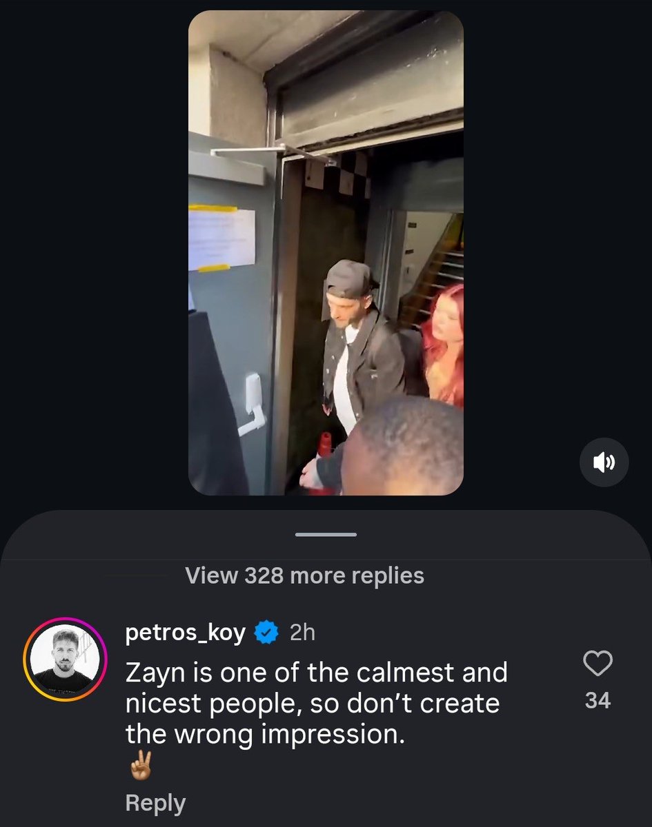 zainsiconic's tweet photo. I love how people that have worked with Zayn are defending him under that post 🩷 https://t.co/iIq2RGO4Nv
