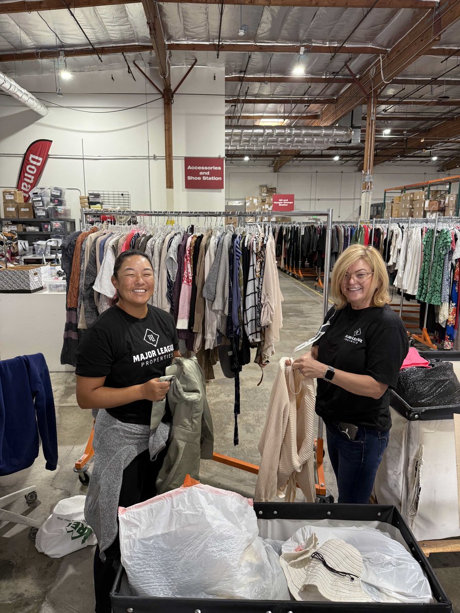 mattluke44's tweet photo. 👚👗Thank you for your donations! We partnered with Working Wardrobes, collecting, donating and hanging bags of clothing. Since 1990, they have provided over 142,000 members of our community with the resources, confidence, and skills they need to find and maintain employment. https://t.co/i0H6tzwtws