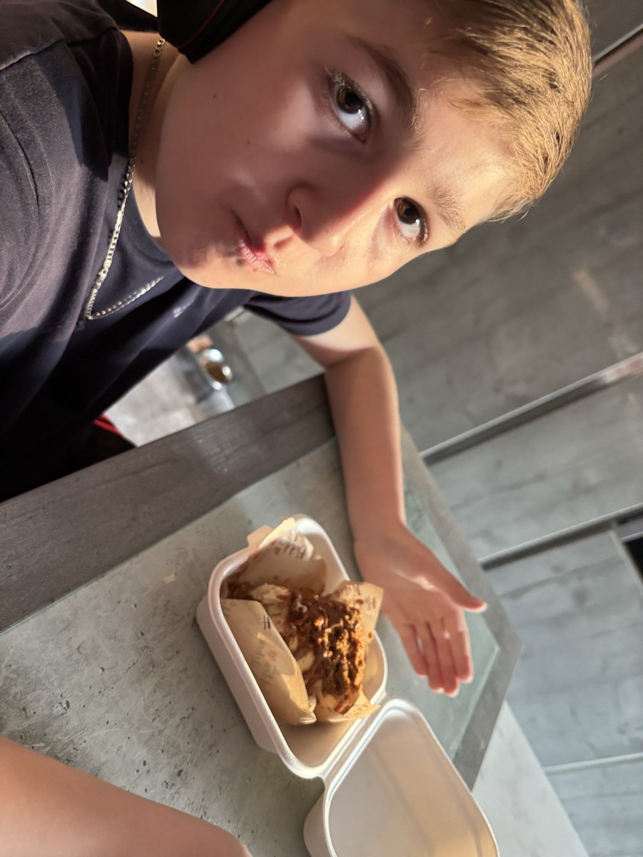 Pinktuck's tweet photo. Back from another great weekend in Manchester! MASSIVE Thank you to our hostess with the mostess @fierybird9 
Shopping, speedway, spoons and cake what better way to spend the weekend?! 😂😂 https://t.co/rudljT9JhR