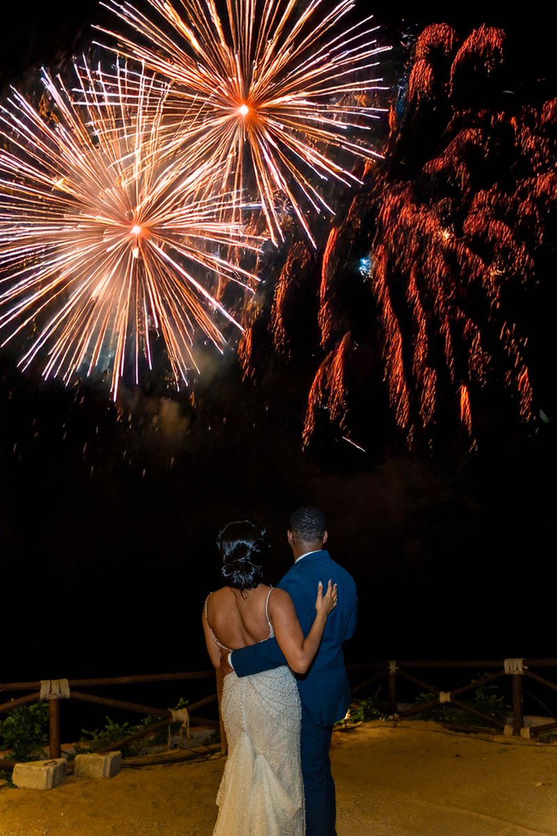KPLOSCABOS's tweet photo. When love lights up the sky! 🎆
•
•📸 krystalproductionscabo
•🌎 https://t.co/gd5rnOIeRq
•📧 info@krystalvideo.com
•
#weddingcontentcreator
#loscabosweddingphotographer
#loscabosweddingvideographer https://t.co/4wsoIkPnLp