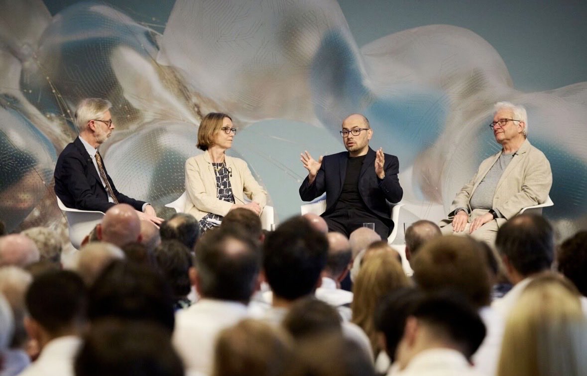 DrNaseemNaqvi's tweet photo. A pleasure to take part in The @NobelPrize Dialogue, hosted by The @royalsociety Society in London this evening. 

A thought provoking input from @demishassabis, Alison Noble, and #Nobel Laureate, Paul Nurse on the future of #AI. 

@Brit_blockchain 

#AI #Blockchain #Royal https://t.co/9XYeyAjH7z