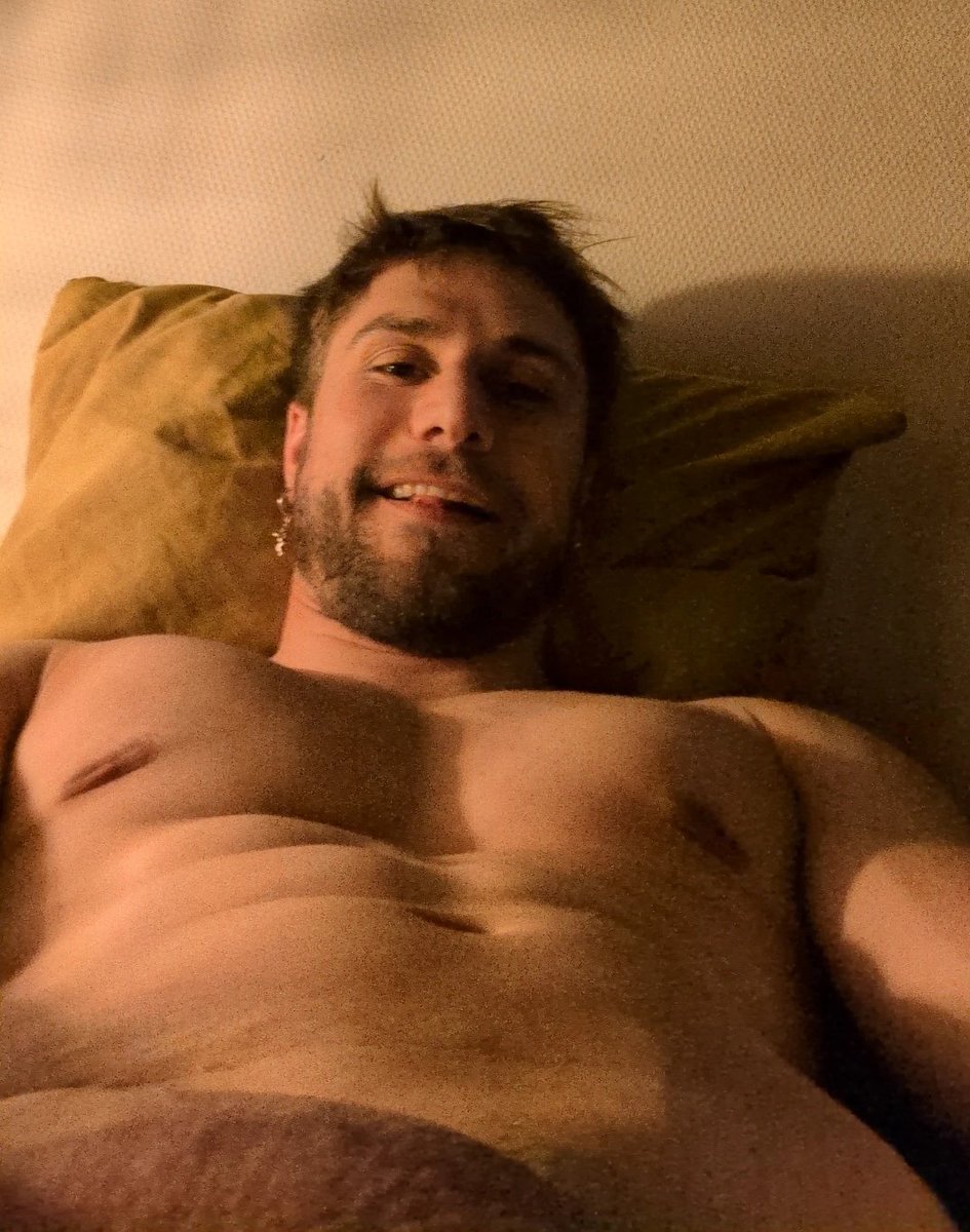 Aitonen's tweet photo. just a quick selfie https://t.co/32W9zICEGr
