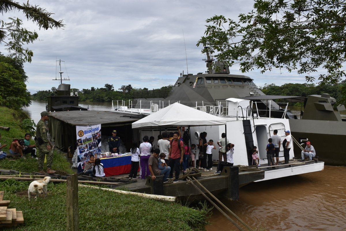FNA_ArmadaCol's tweet photo. En la comunidad indígena Murui de Puerto Refugio, #Putumayo, la XVII Campaña Binacional Colombia – Perú 2026 realizó 313 atenciones en salud, entrega de medicamentos, ayudas y suplemento alimenticio, fortaleciendo el bienestar y el acompañamiento a las comunidades ribereñas. ⚓💙 https://t.co/oJGDYC21Qr