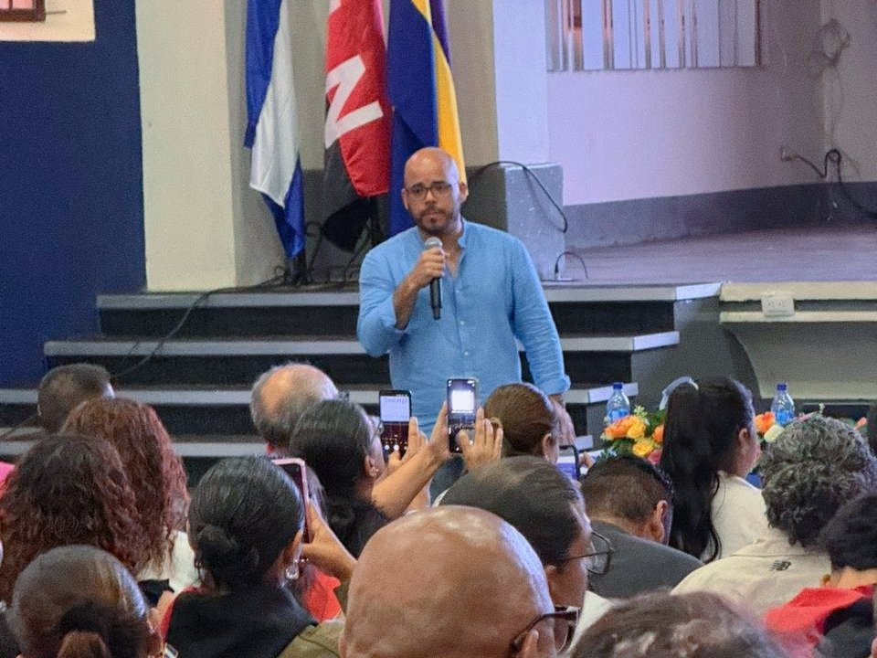 AdelanteSiempr_'s tweet photo. Este 26 de mayo se realizó un importante encuentro de capacitación junto a los comunicadores venezolanos Abraham Istillarte y Ender Núñez.

La jornada de trabajo se desarrolló en #Jinotepe, en el Palacio de Bellas Artes. https://t.co/g6dMhTkrjn
