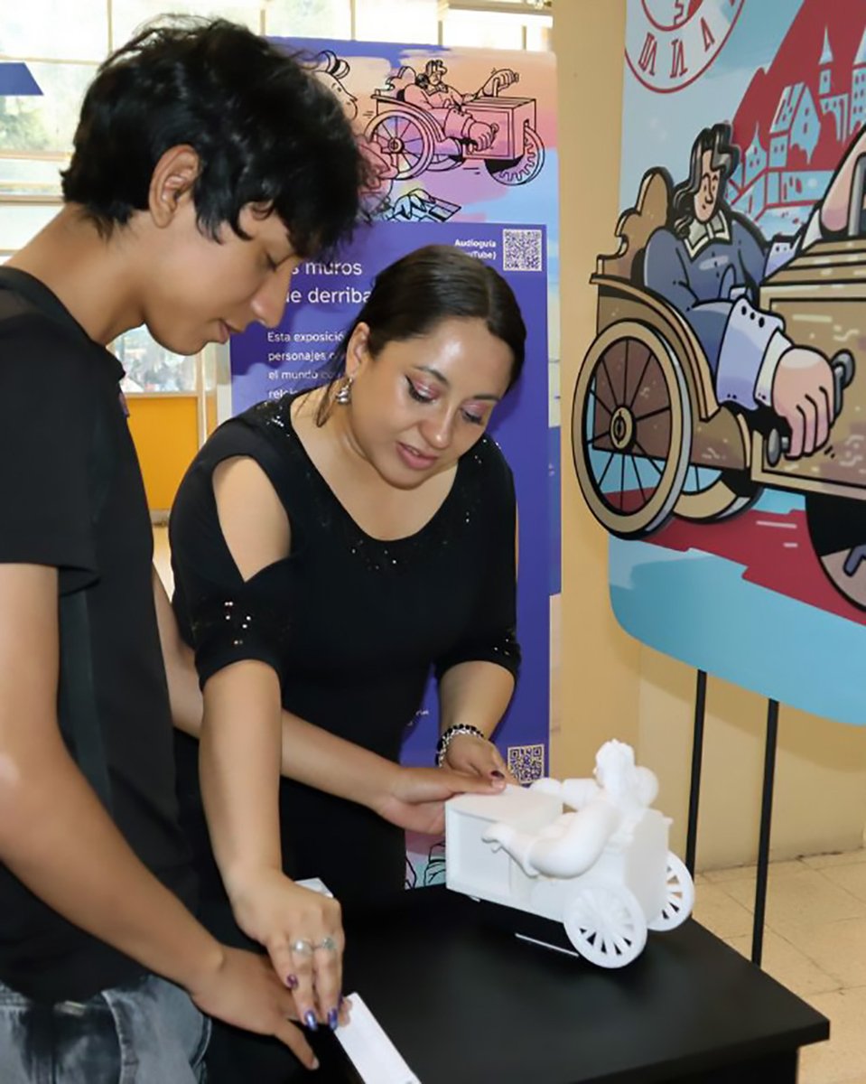 IMETACMX's tweet photo. Del 18 al 22 de mayo, tuvimos el honor de llevar nuestra exposición "Los muros que derribamos" a los pasillos del CCH Azcapotzalco. Fue una experiencia maravillosa poder conectar con las y los estudiantes, mostrándoles una visión donde las piezas se sienten y rompen barreras. https://t.co/GB9yGHAJsu
