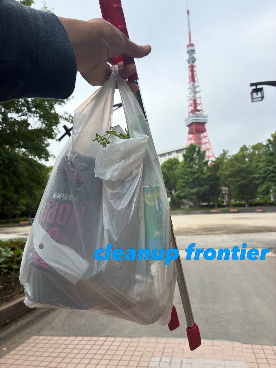 CleanupFrontier's tweet photo. おはようクリーンナップ
今朝は雲が多くて過ごしやすいです
先週迄のイベントも終わり
花壇迄入れる様になりました
ひまわりと朝顔は元気に伸びてます
カンナも芽を出してきました
一緒に雑草もたくさん汗
花壇の仕切りをしていた流木も折れてたり
ゴミは少なめでしたが
吸い殻や空き缶は目立ちました https://t.co/CVjcrdtwjT