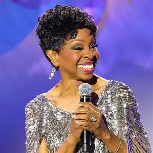 DavidPraDino's tweet photo. #aDayLikeToday by #EraDinosaurio
1944 Hoy es cumple de una exitosa cantante ganadora de 7 Grammy Awards normalmente acompañada por The Pips con quienes obtuvo su 1er No 1 de Billboard con Midnight Train To Georgia 
Felices 82 a la emperatriz del soul Gladys Knigh https://t.co/48lpY6gaBR