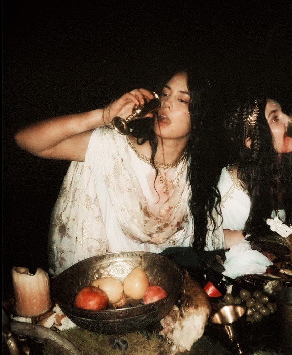 starsfvry's tweet photo. ⠀⠀⠀  
⠀⠀ ✮ — Danica "Danna" Troy.
        ✮ — 24 años.
        ✮ — Elysian Society. 
        ✮ — Hockey (Capitana)
        ✮ — Derecho / 4° año.
         FC: Courtney Eaton.

⠀⠀    ‹ @gothamcampus › https://t.co/BykDAVyLFY