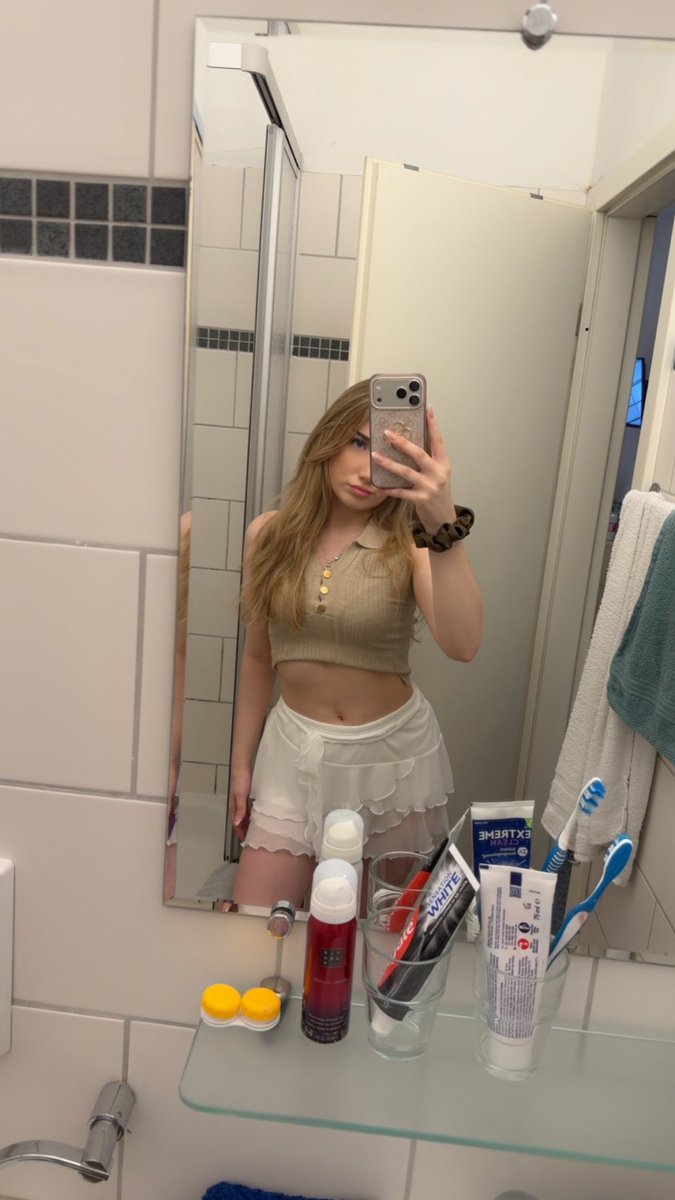 spoiledqueeny's tweet photo. @FindomCentral hope my future paypig finds me soon🐷 https://t.co/ac1zraRBHI