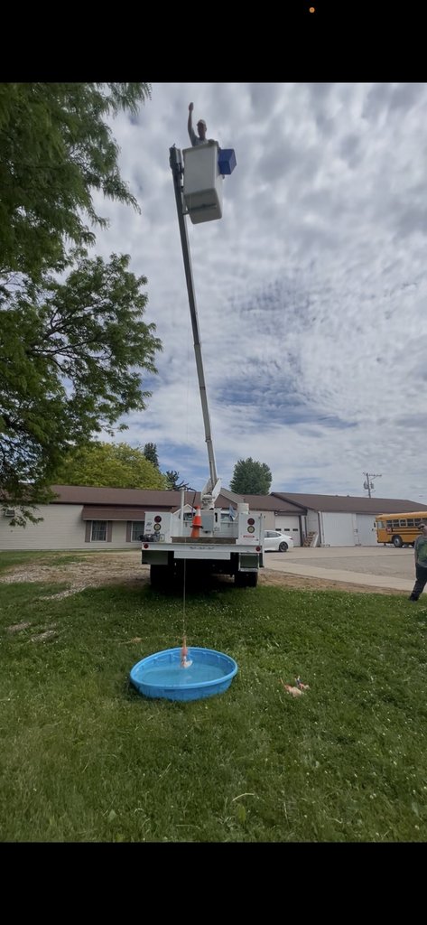 AGWSRCSD's tweet photo. 📈How many rubber bands does it take for Barbie to bungee jump 30 feet? 
The 8th graders collected data, graphed it and created a trend line to determine the amount of rubber bands needed. What a great way to celebrate the end of a fantastic school year! 🥳🎉 https://t.co/17aXKl9uy7