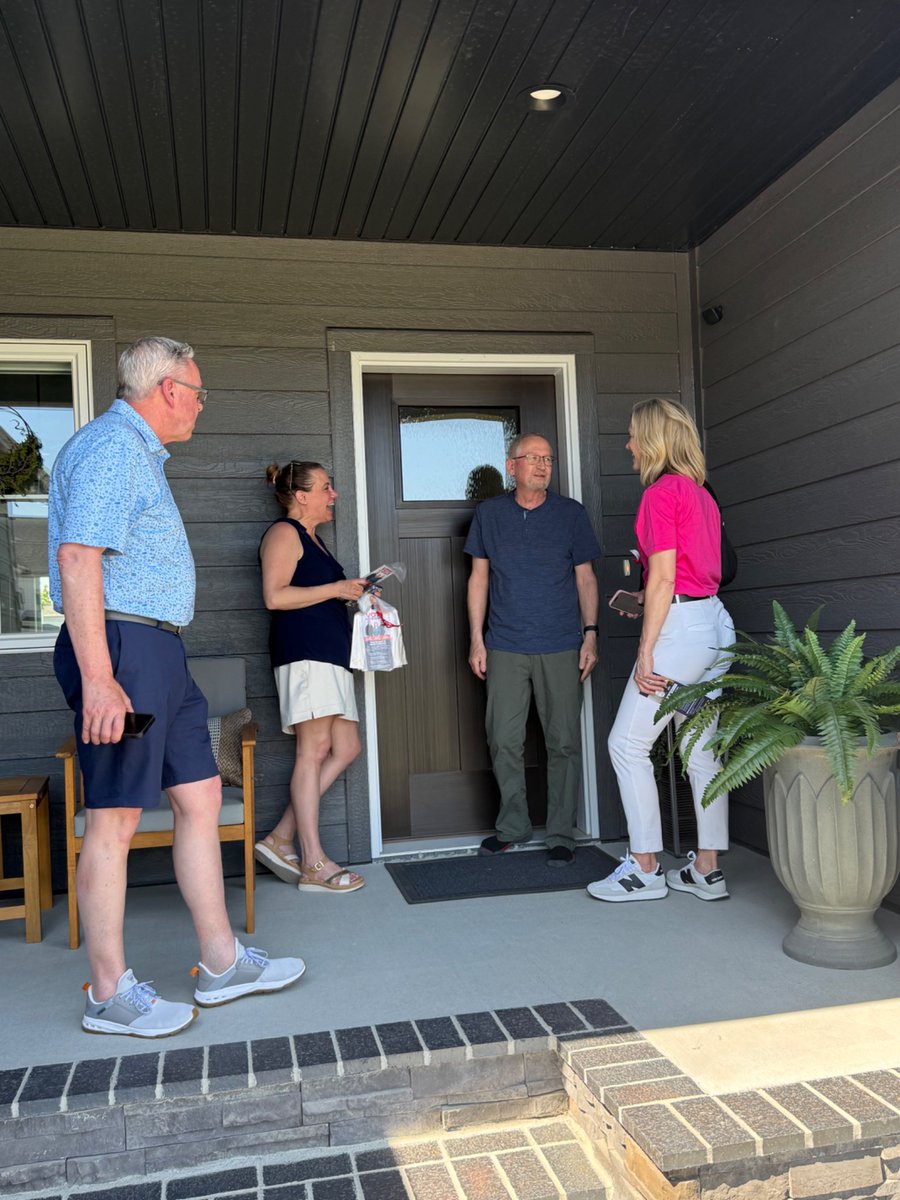 fedorchak4ND's tweet photo. Day isn’t over! Next up is District 27 to knock doors with Kristin Roers and Greg Stemen. North Dakotans are excited to get out and vote for these great common-sense conservatives! https://t.co/q2FicZxNMu