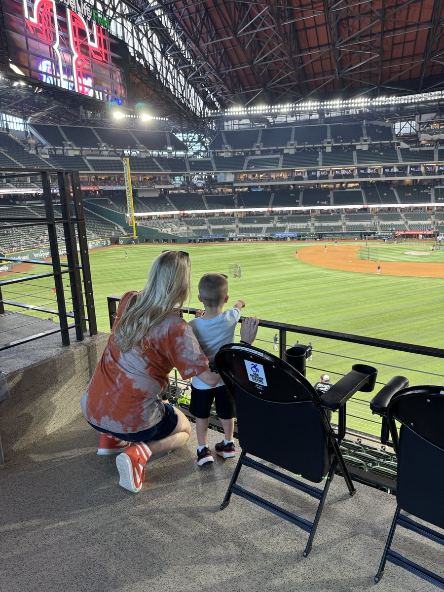 TheAstrosLocker's tweet photo. Uncle duty, season 3. Little guy outgrew his Astros outfit, but we’ll have that fixed by the next series. https://t.co/0VJty87DZX