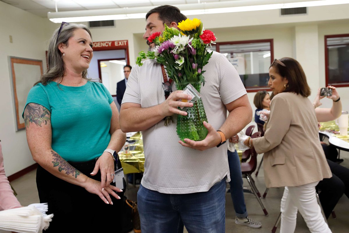 episdsuper's tweet photo. We proudly recognize William Coon and Noemi Gonzalez of Canyon Hills Middle School as the campus’s first educators to earn local designations through the Texas Teacher Incentive Allotment (TIA).

Learn more ➡️ https://t.co/OO1nwPHioG

#ItStartsWithUs #ElPasoISD @CHMSPumaPride https://t.co/CI8ulEo6pE