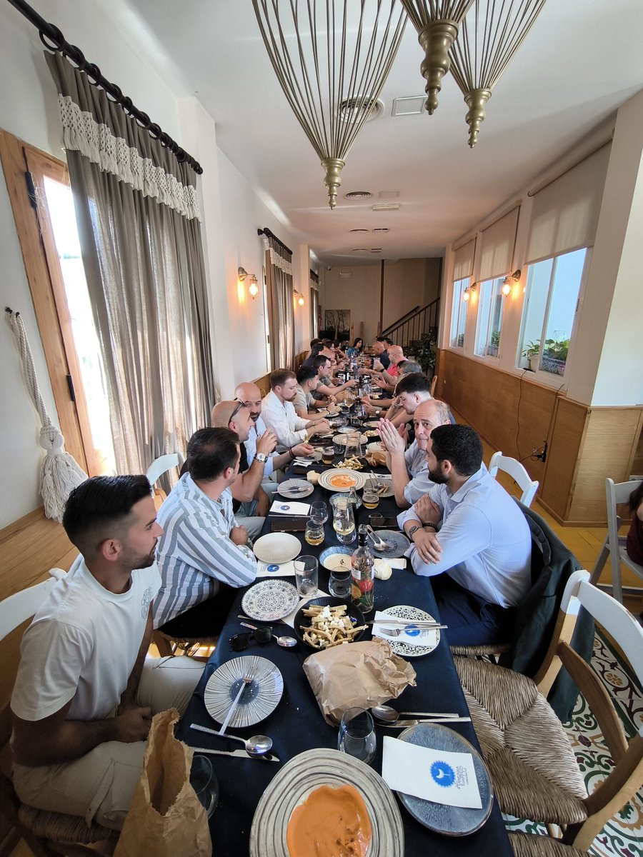 sixles_integral's tweet photo. Hoy celebramos algo más que una comida de empresa o una tarde de feria: celebramos el privilegio de caminar juntos. 💚⚓

En #SixlesSportDigital creemos en las personas, en el equipo y en crecer unidos. Porque los grandes proyectos se construyen juntos. 🚀

#FeriaDeCordoba https://t.co/GSAjfR9x6c